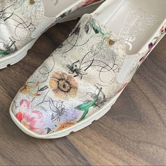 Shoes With Flowery Details size 6 - Picture 8 of 14